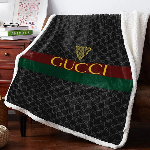 Goldy logo Gucci blanket