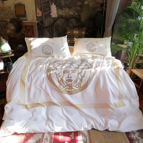 Big Logo in White Versace bed set